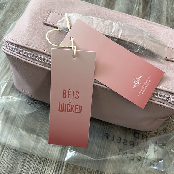 Beis x wicked toiletry bag nwt - Picture 2 of 7